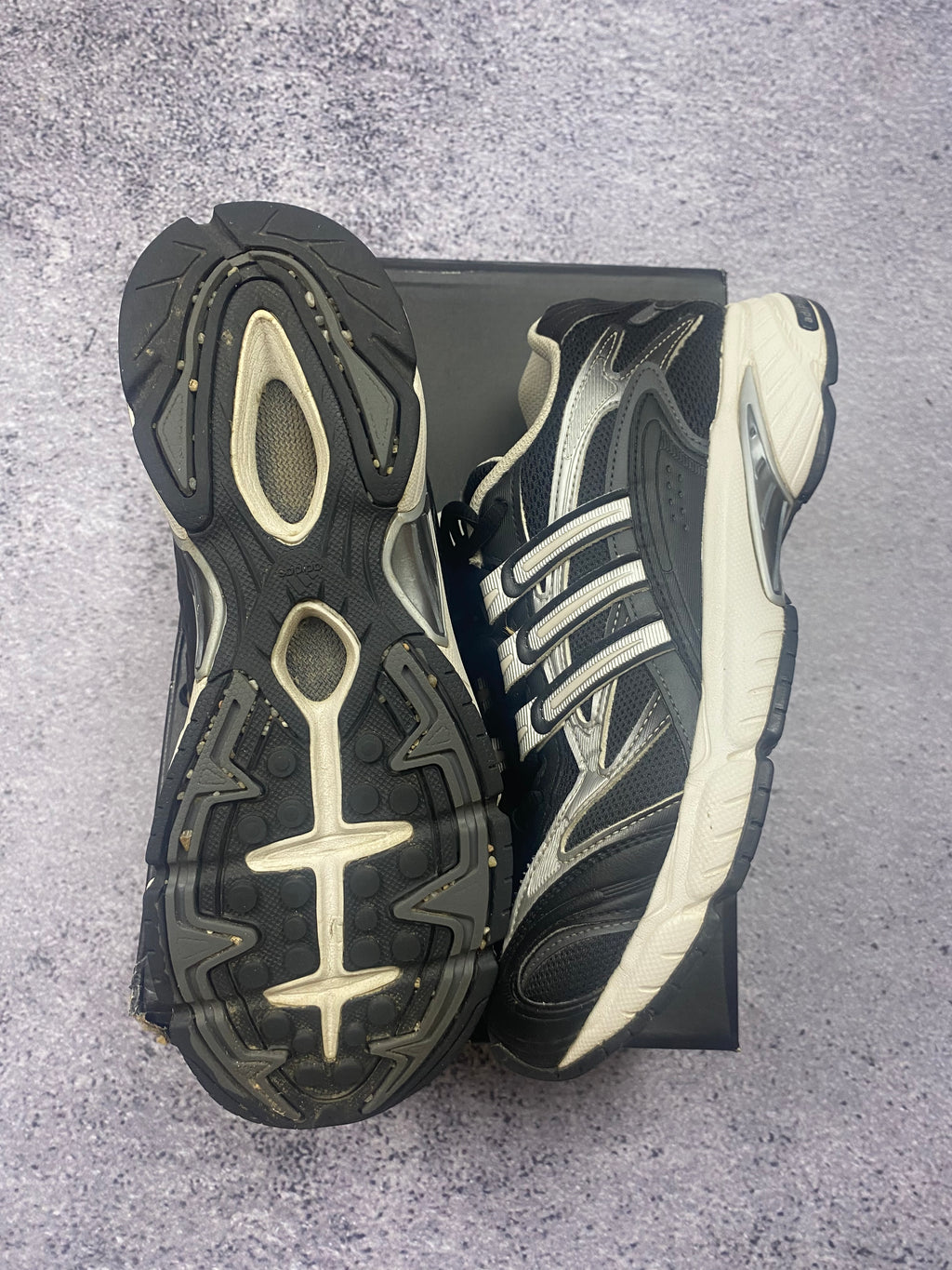 Adidas Response CL – sneakersy retro r. 42 2/3