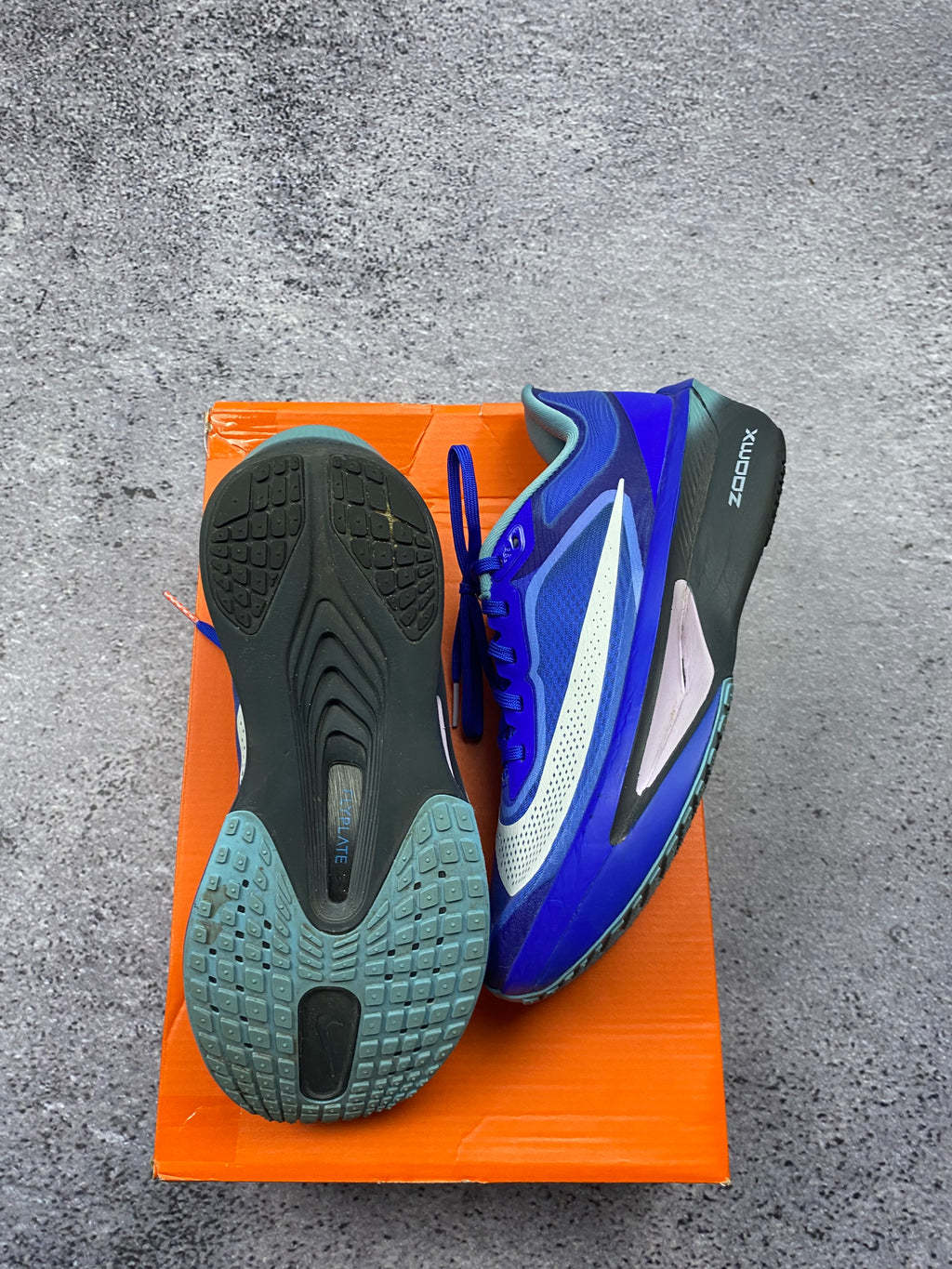 Nike ZoomX Invincible Run Flyknit niebieskie buty do biegania r. 40