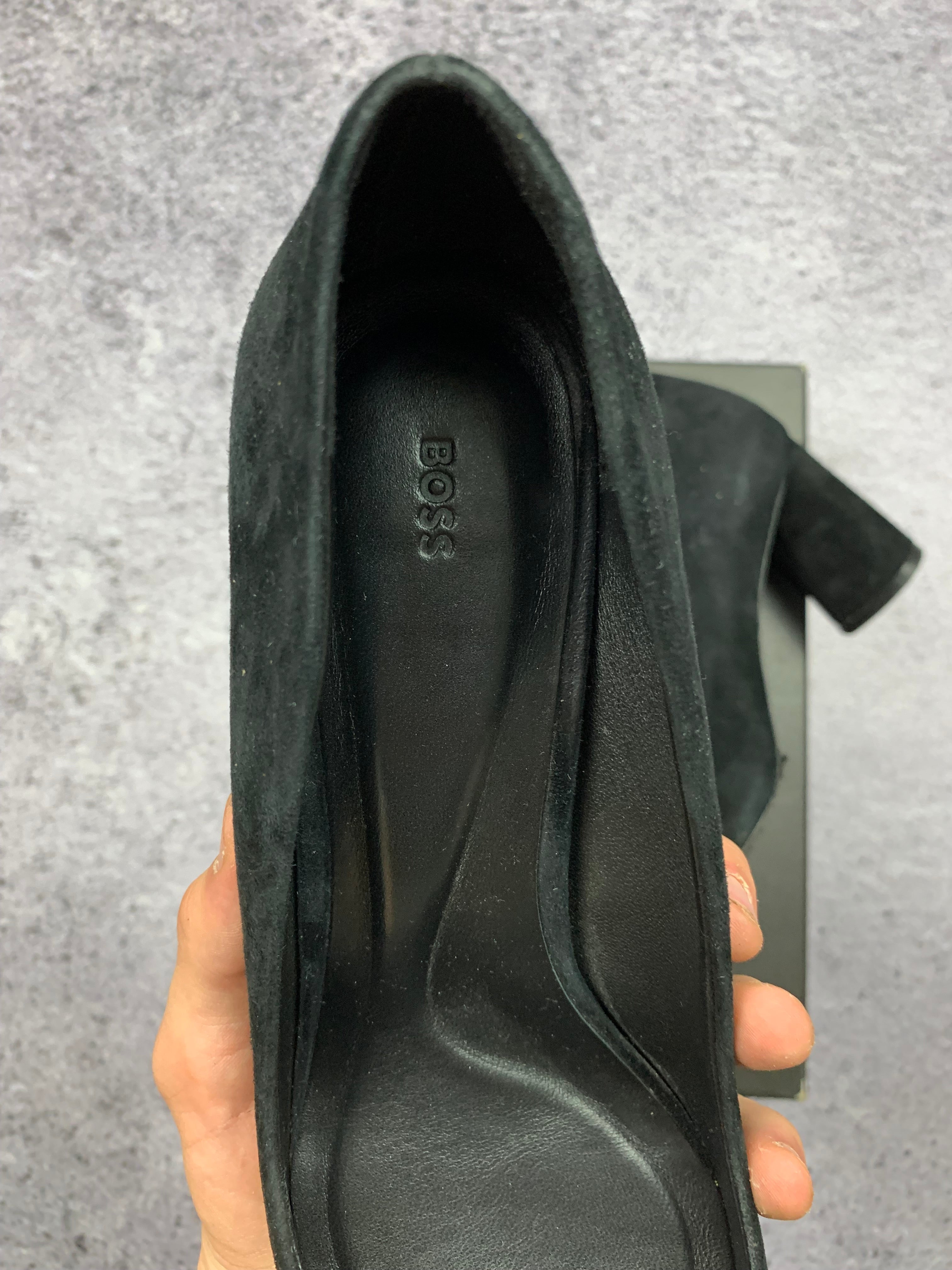 BOSS Czarne Czółenka na Słupku Zamszowe r. 39 BDB + Box