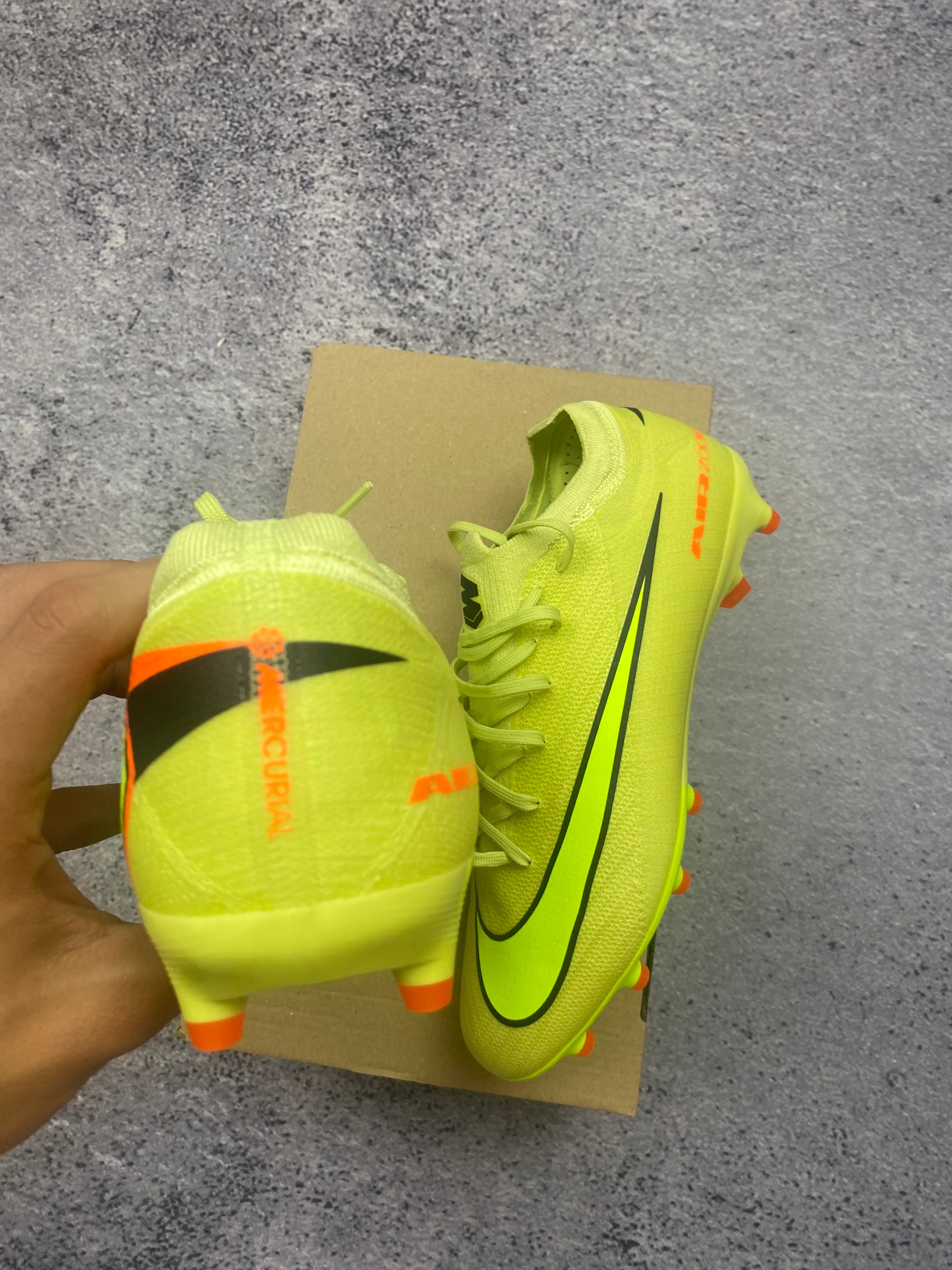 Nike Mercurial Vapor 15 Academy FG/MG Volt Football Boots Korki Piłkarskie 42.5
