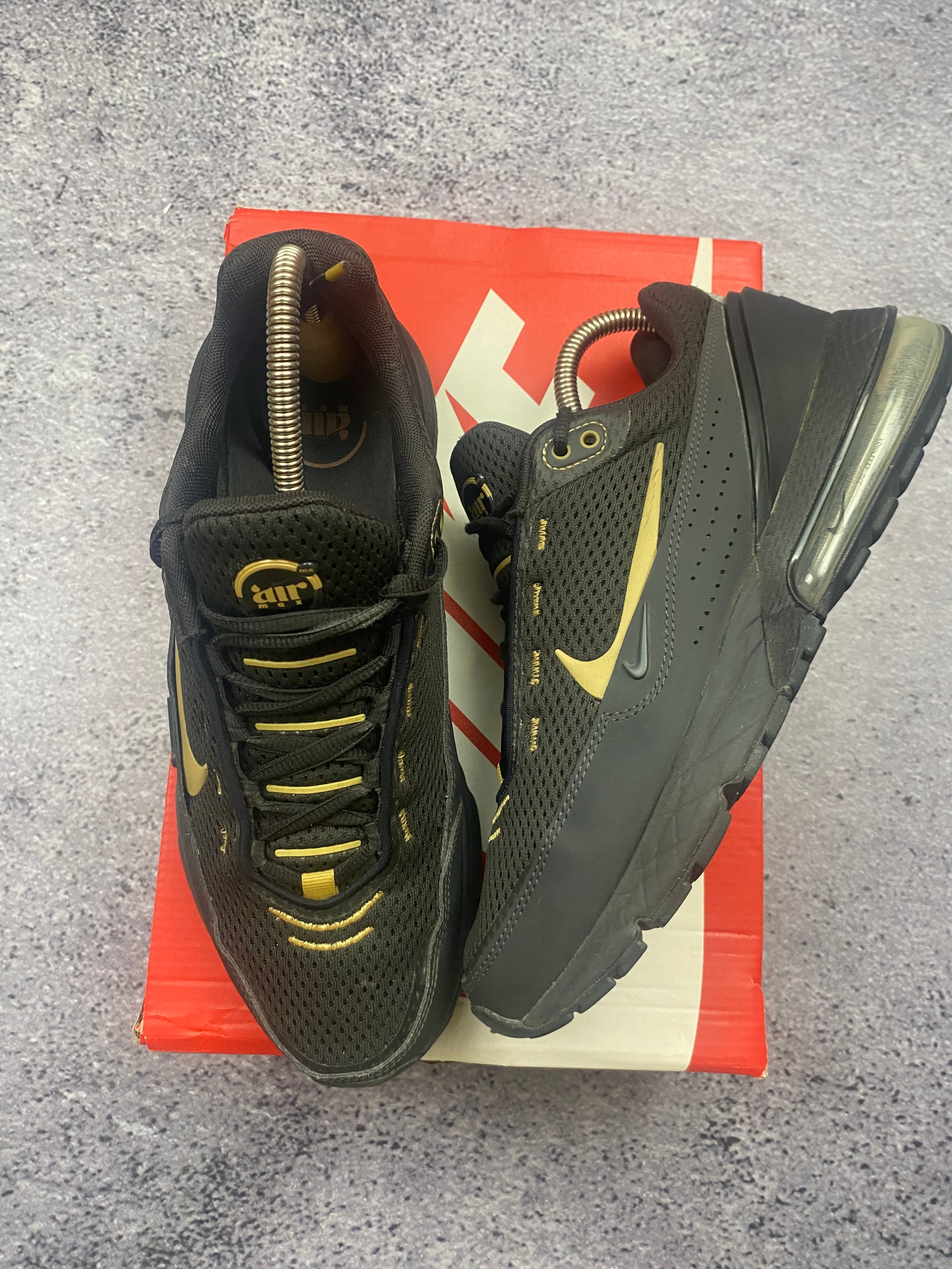 Nike Air Max 270 Black Gold Running Shoes Sneakers Lifestyle 42