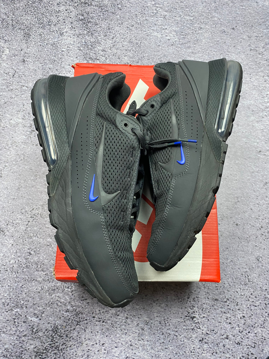 Nike Air Max Pulse 45.5 – sneakersy sportowe Anthracite/Blue